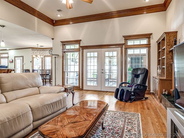 11 Longacre Drive, Ramona, OK 74061