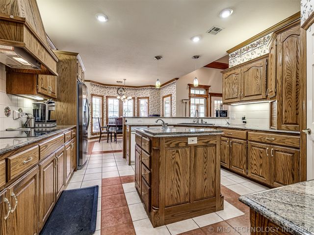 11 Longacre Drive, Ramona, OK 74061