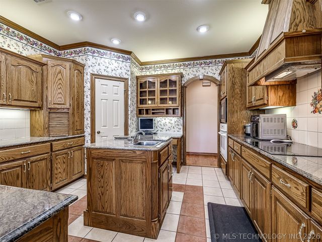 11 Longacre Drive, Ramona, OK 74061