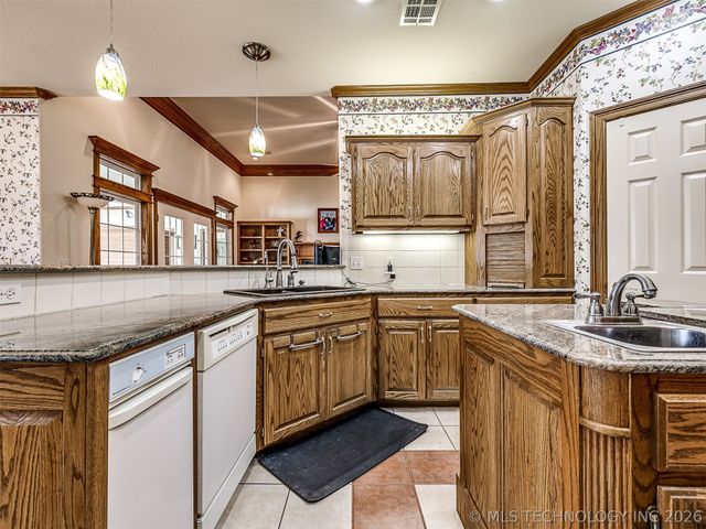 11 Longacre Drive, Ramona, OK 74061