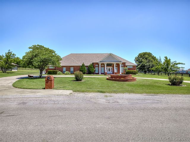 11 Longacre Drive, Ramona, OK 74061