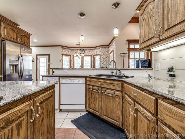 11 Longacre Drive, Ramona, OK 74061