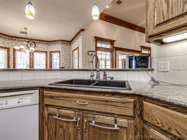 11 Longacre Drive, Ramona, OK 74061