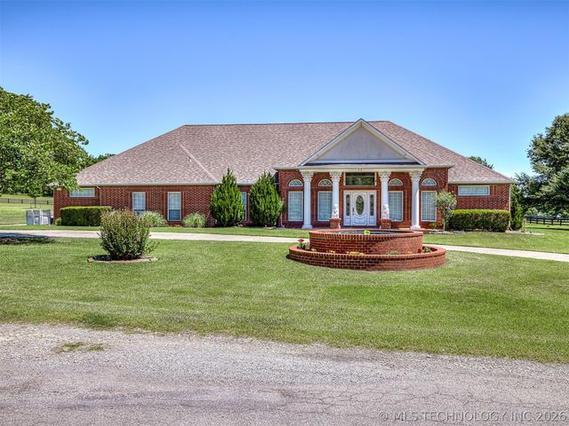 11 Longacre Drive, Ramona, OK 74061