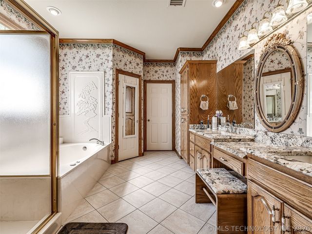 11 Longacre Drive, Ramona, OK 74061