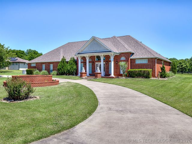 11 Longacre Drive, Ramona, OK 74061