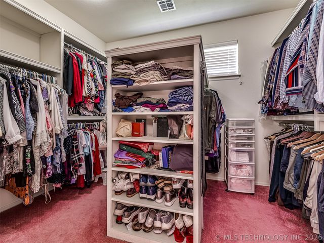 11 Longacre Drive, Ramona, OK 74061