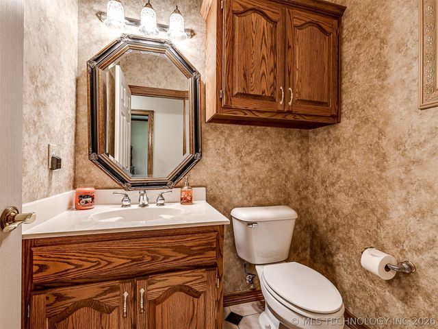 11 Longacre Drive, Ramona, OK 74061