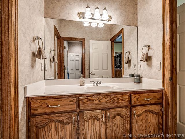 11 Longacre Drive, Ramona, OK 74061
