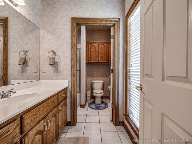 11 Longacre Drive, Ramona, OK 74061