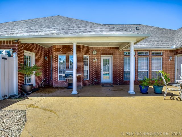 11 Longacre Drive, Ramona, OK 74061