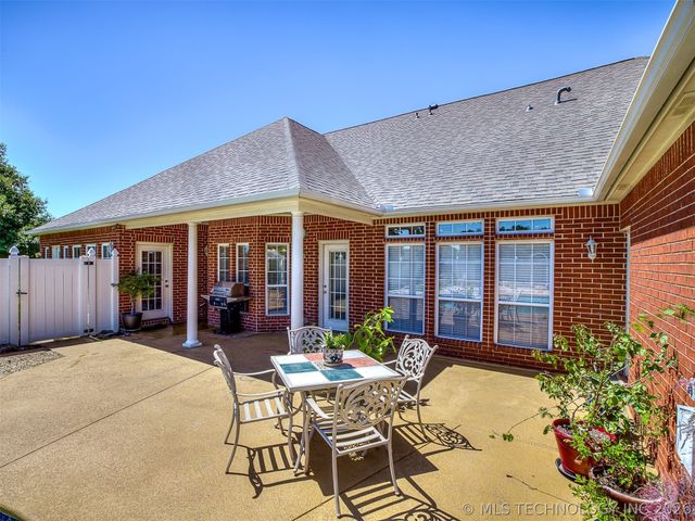 11 Longacre Drive, Ramona, OK 74061