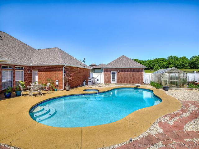 11 Longacre Drive, Ramona, OK 74061