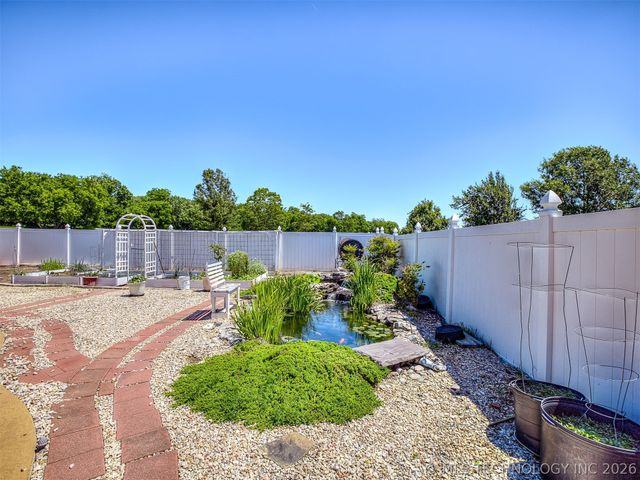 11 Longacre Drive, Ramona, OK 74061