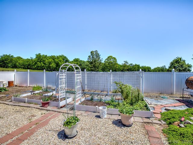 11 Longacre Drive, Ramona, OK 74061