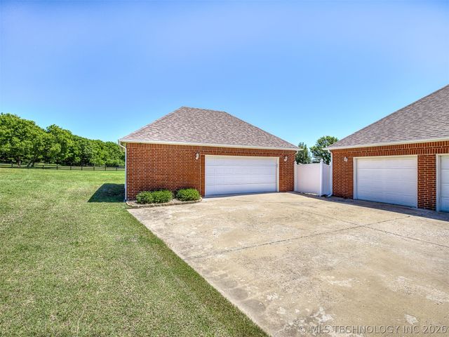 11 Longacre Drive, Ramona, OK 74061