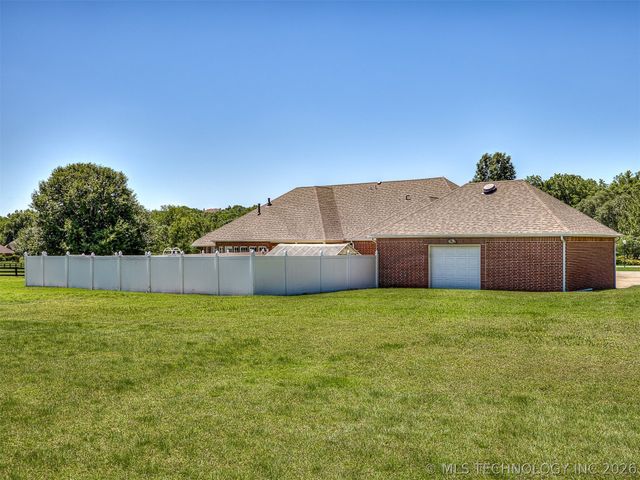 11 Longacre Drive, Ramona, OK 74061