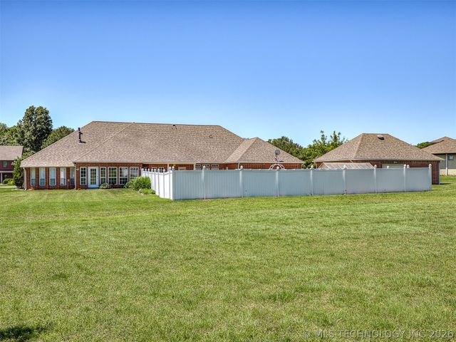 11 Longacre Drive, Ramona, OK 74061