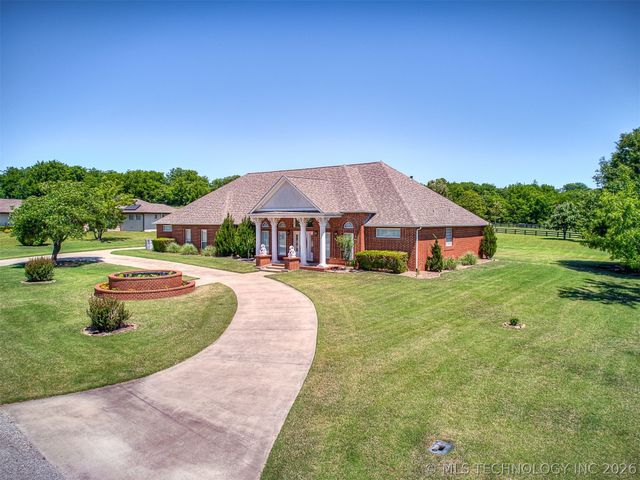 11 Longacre Drive, Ramona, OK 74061