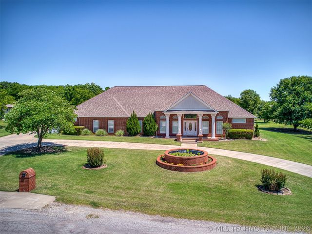 11 Longacre Drive, Ramona, OK 74061