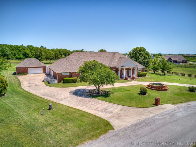 11 Longacre Drive, Ramona, OK 74061