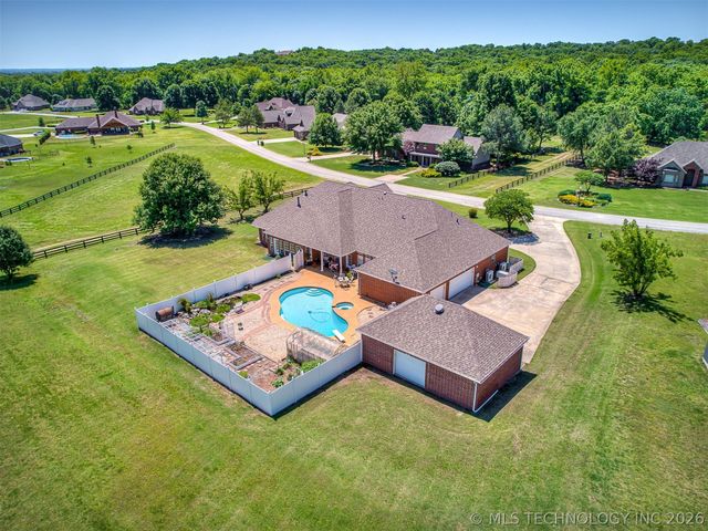11 Longacre Drive, Ramona, OK 74061