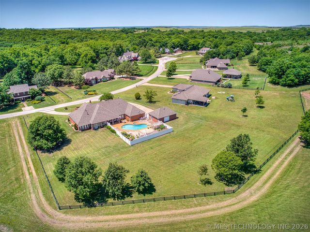 11 Longacre Drive, Ramona, OK 74061