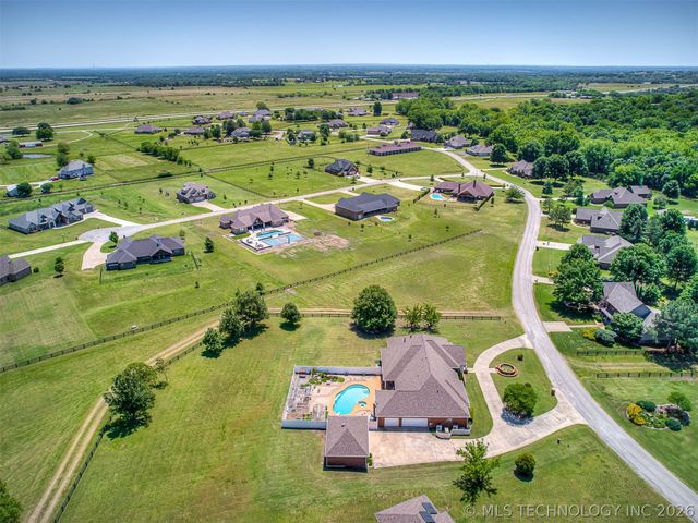 11 Longacre Drive, Ramona, OK 74061