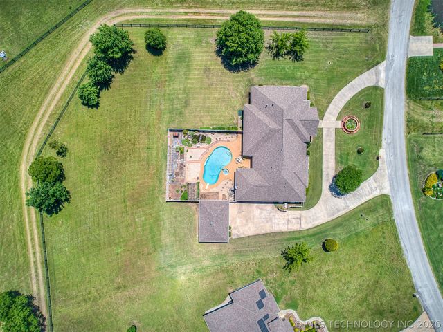 11 Longacre Drive, Ramona, OK 74061