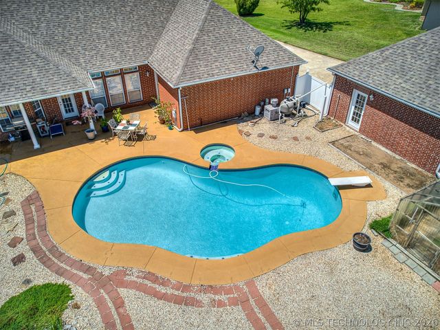 11 Longacre Drive, Ramona, OK 74061