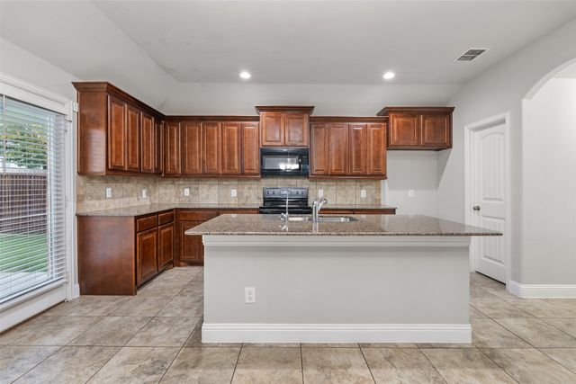 3733 Cecelia Lane, Forest Hill, TX 76140