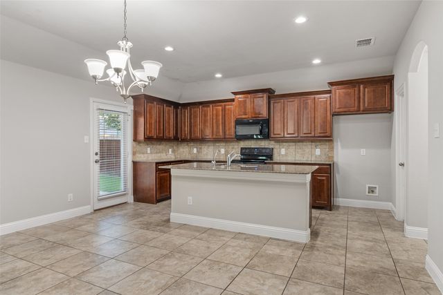 3733 Cecelia Lane, Forest Hill, TX 76140