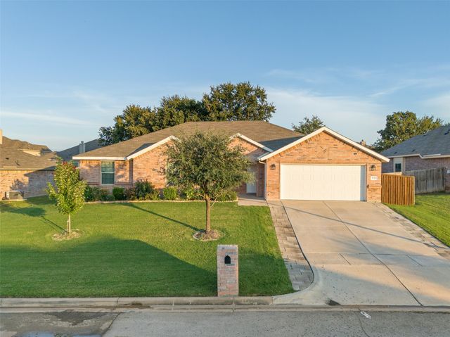 3733 Cecelia Lane, Forest Hill, TX 76140