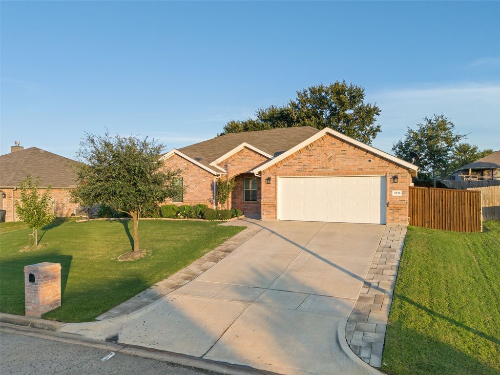 3733 Cecelia Lane, Forest Hill, TX 76140