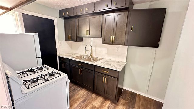 21610 Crystal Avenue, Euclid, OH 44123