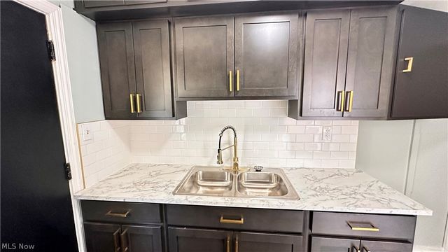 21610 Crystal Avenue, Euclid, OH 44123
