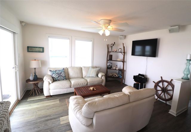 1771 Private Road 675, Sargent, TX 77414