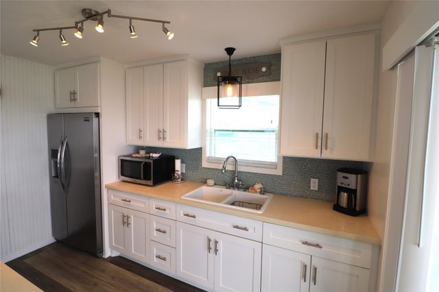 1771 Private Road 675, Sargent, TX 77414