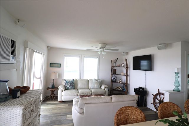 1771 Private Road 675, Sargent, TX 77414