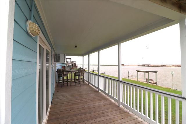 1771 Private Road 675, Sargent, TX 77414