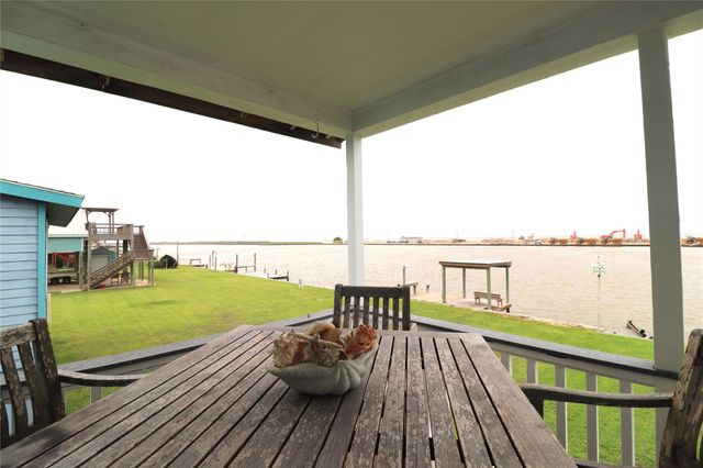 1771 Private Road 675, Sargent, TX 77414