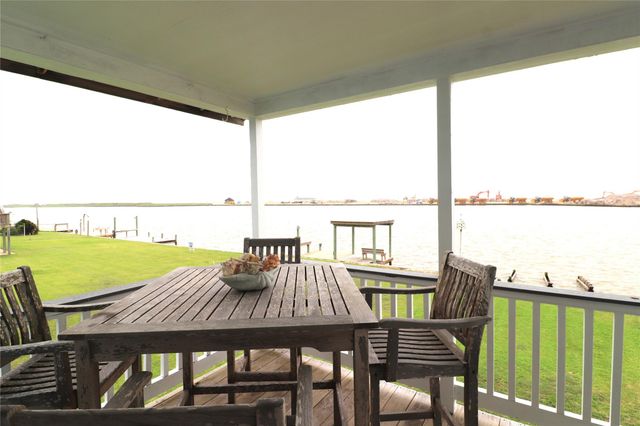1771 Private Road 675, Sargent, TX 77414