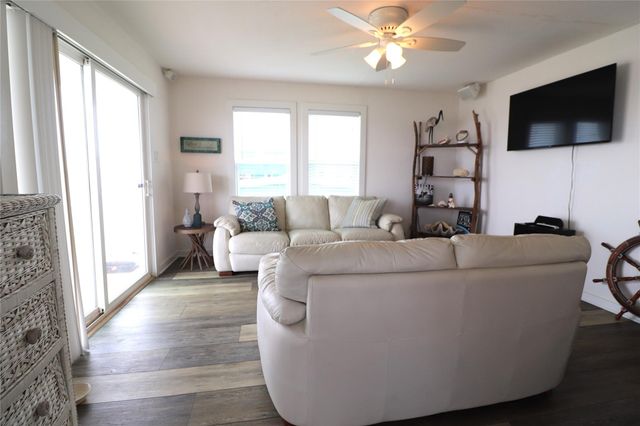 1771 Private Road 675, Sargent, TX 77414