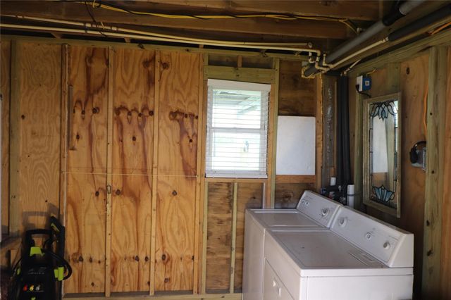 1771 Private Road 675, Sargent, TX 77414