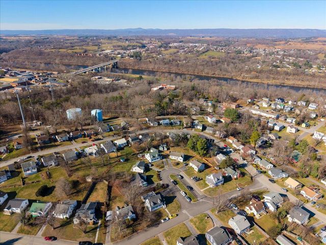 112 JACKSON CIR, Radford, VA 24141