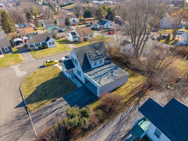 112 JACKSON CIR, Radford, VA 24141