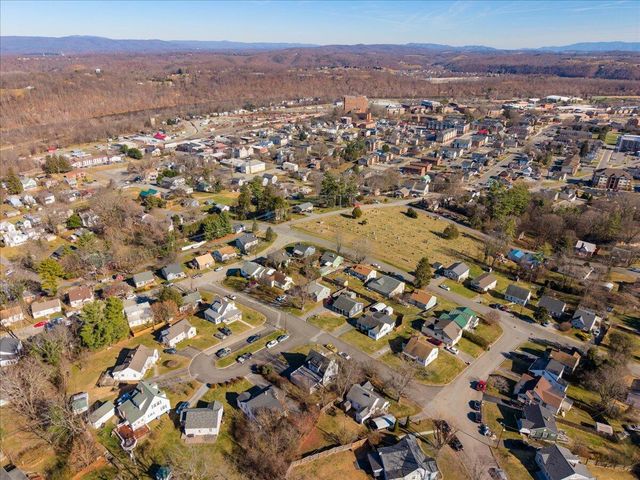 112 JACKSON CIR, Radford, VA 24141