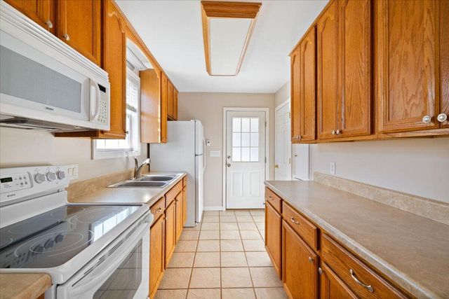 112 JACKSON CIR, Radford, VA 24141