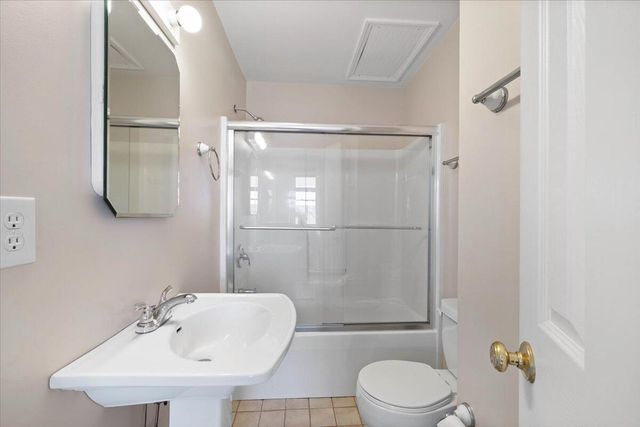 112 JACKSON CIR, Radford, VA 24141