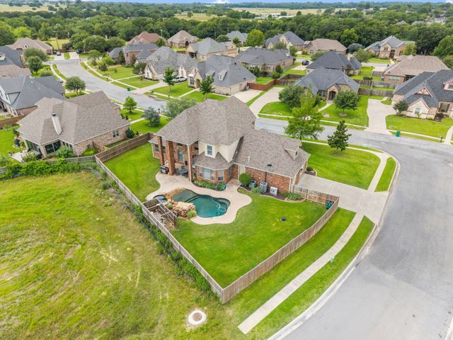 1131 Fountain Creek Boulevard, Pottsboro, TX 75076